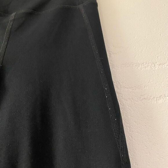 Girlfriend Collective Compressive High-Rise Legging in Black Medium - Picture 4 of 9